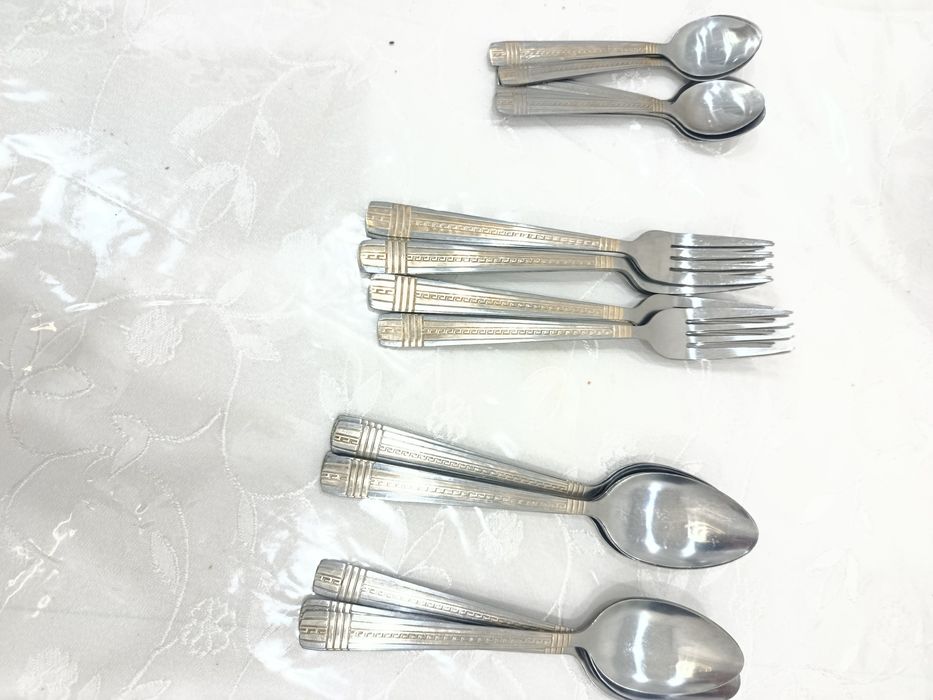 Продам набор столовых приборов