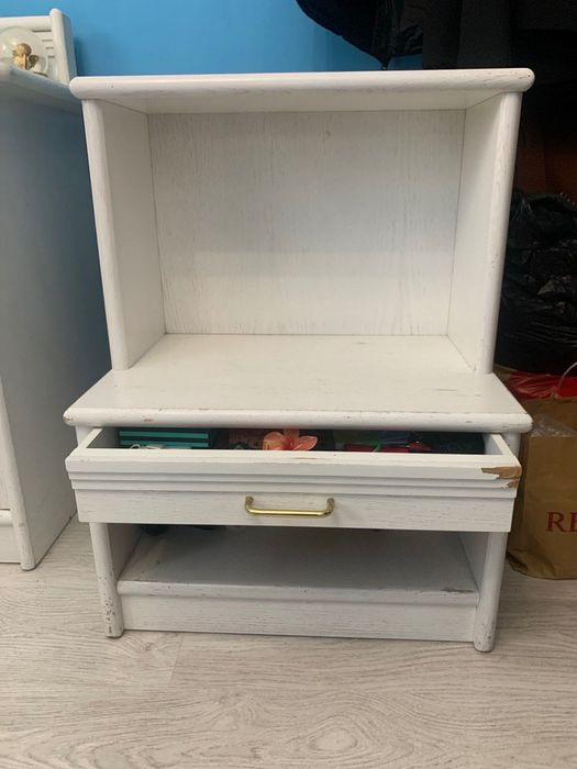 Два комплекта мебели