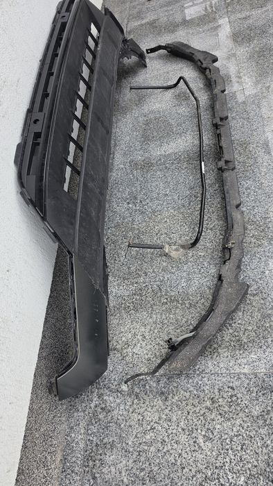 Scut spoiler bara fata armatura absorbant grila bara fata senzor VW Touareg 3 III 760 cr7 7cr 2018+