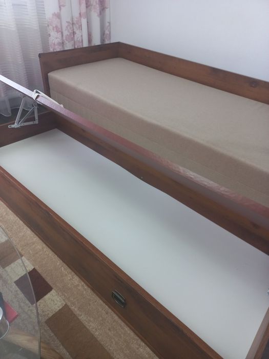 Canapea extensibilă cu ladă de depozitare
