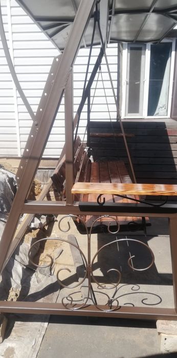 Продам садовую качелю