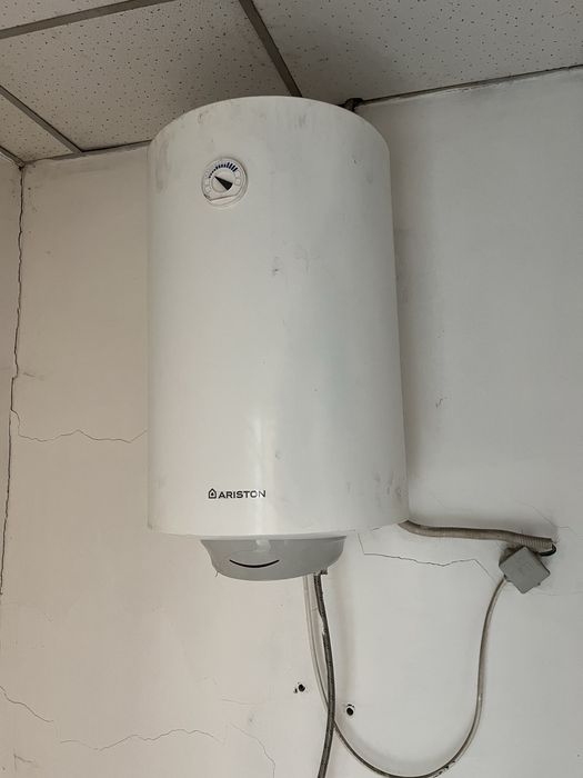 водонагреватель (бойлер) Ariston