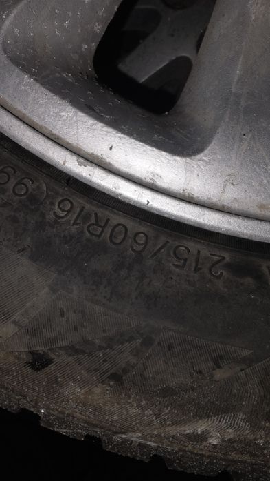 Продам диски с шинами на 215/60R16