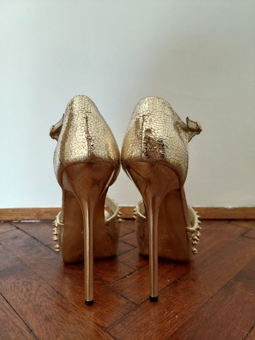 Обувки на висок ток и платформа