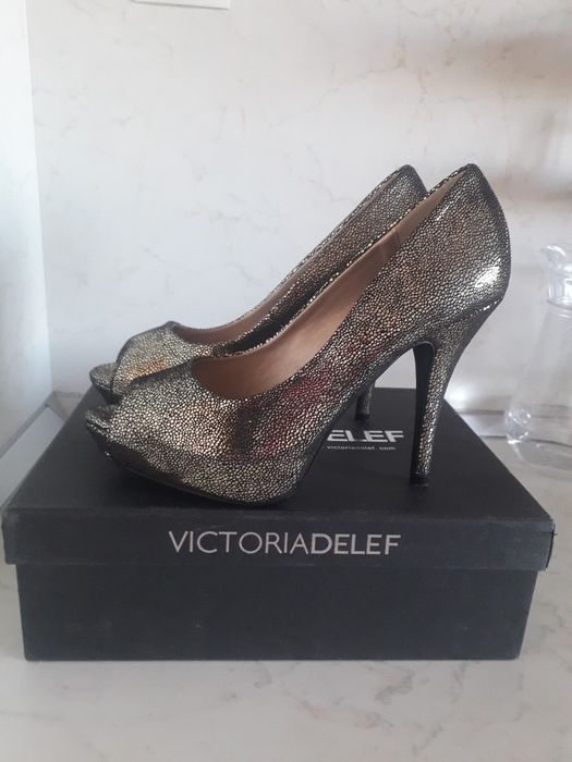 Нови дамски обувки