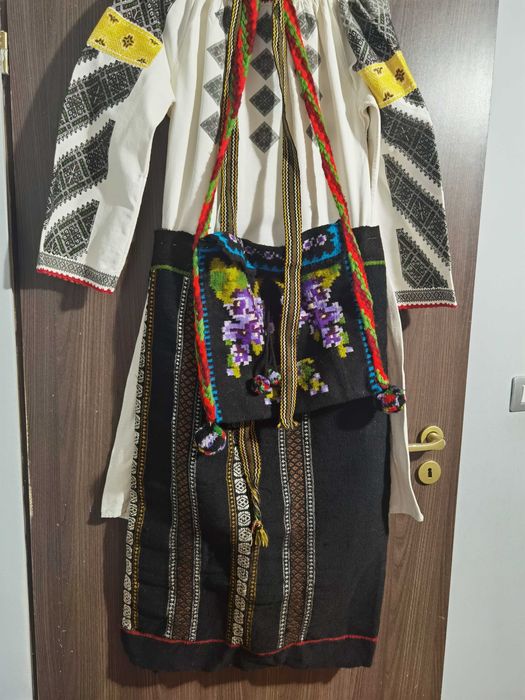 Costum popular autentic