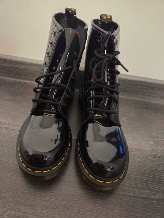 Dr. Martens Ниски ботуши с връзки в Черно