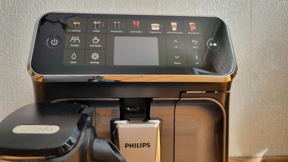 Кафеавтомат Philips Series 4400 LatteGo нова