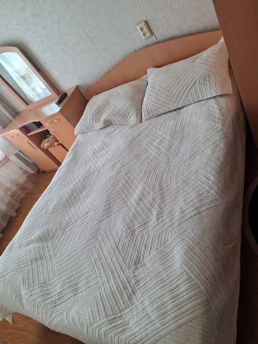 Продам спальный гарнитур