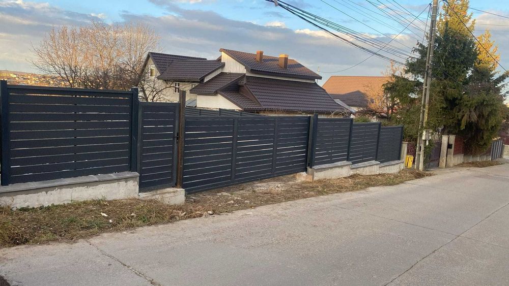 Garduri din panouri stil jaluzele, sipca metalica, tabla, plasa si BCA