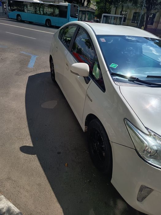 Inchiriez toyota prius 3 gpl 2014 uber bolt automata gpl hibrid
