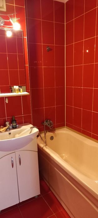 Închiriez garsoniera