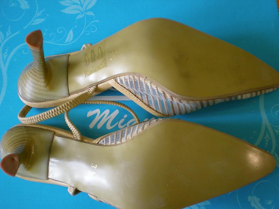 Продавам дамски сандали №35