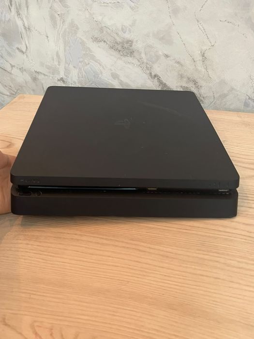 Playstation 4 slim