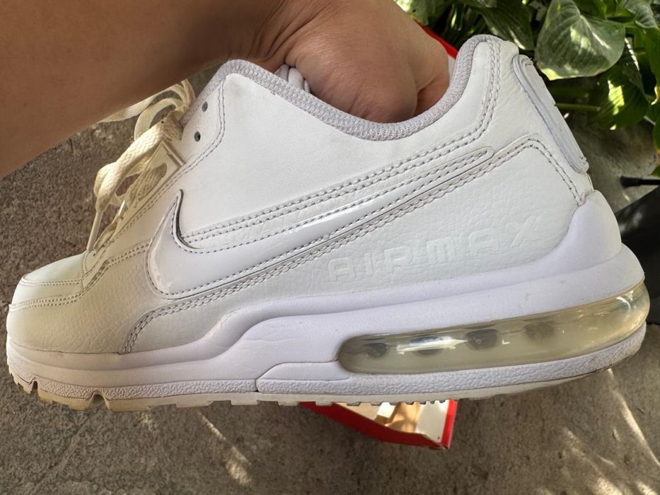 Продаю оригинальные кроссовки Nike