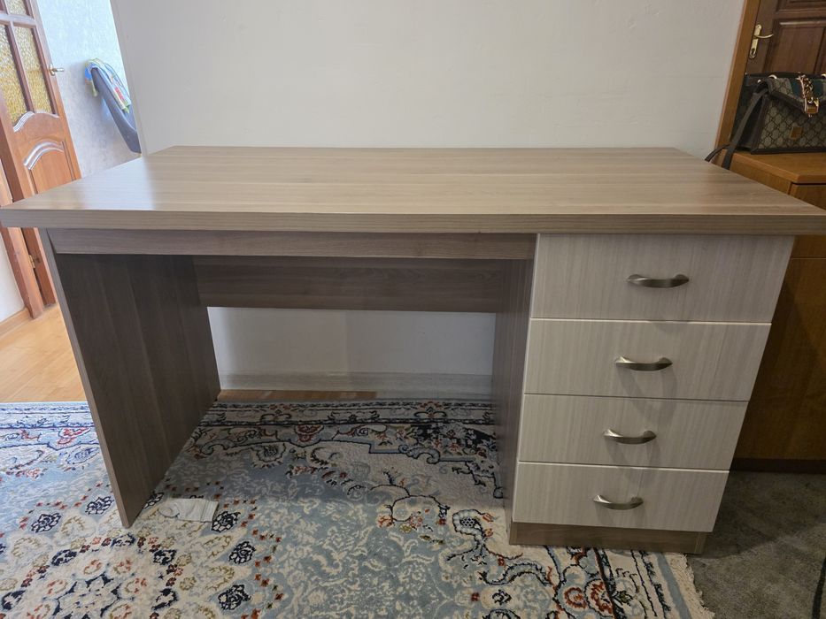 Продам писменный стол есть доставка
