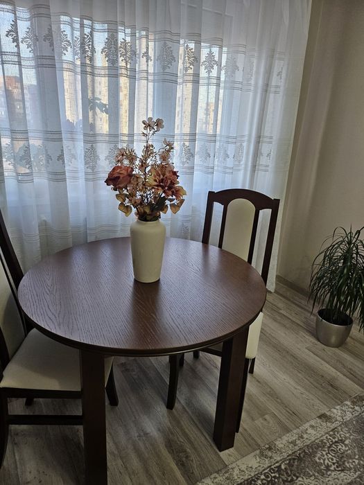 Masa + 2 scaune lemn masiv