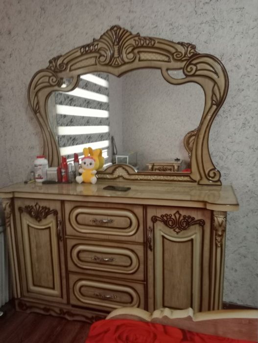 Spalni garnitur sotiladi
