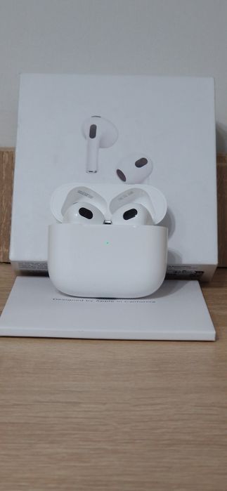 Apple AirPods 3 .