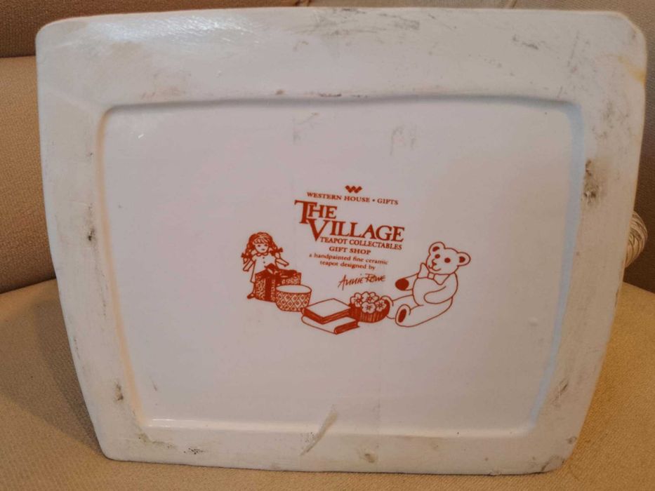 Порцеланов чайник "Магазин за подаръци"