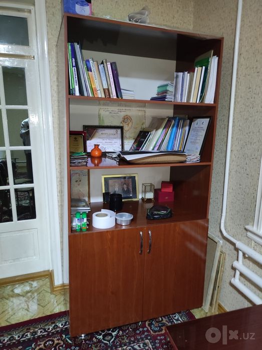 Трюмо, книжный шкаф -250тыс