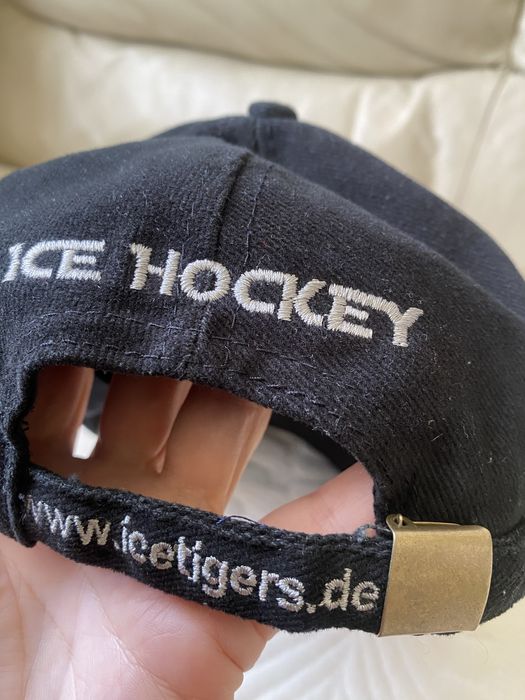 Мъжка шапка с козирка