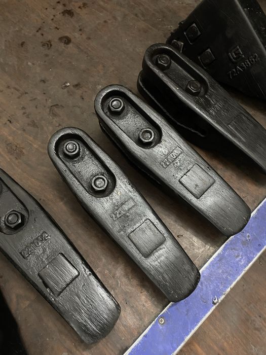 Зубья на ковш 1.8