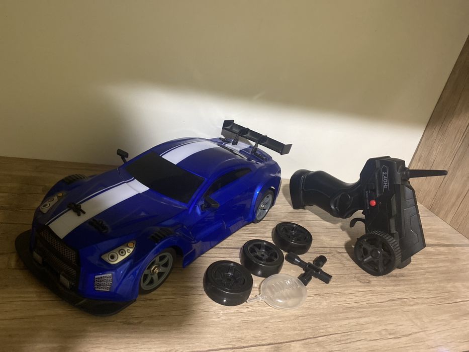 Радиоуправляемая машинка