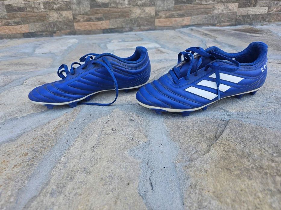 Футболни обувки adidas