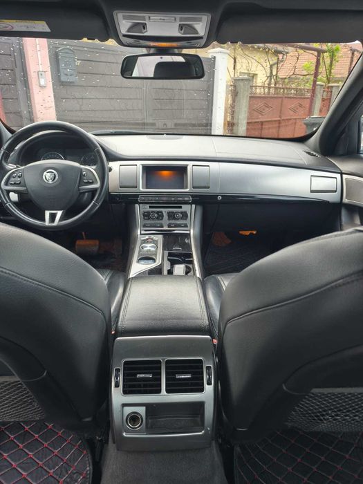 Vând jaguar xf an 2012 motor 2.2 diesel