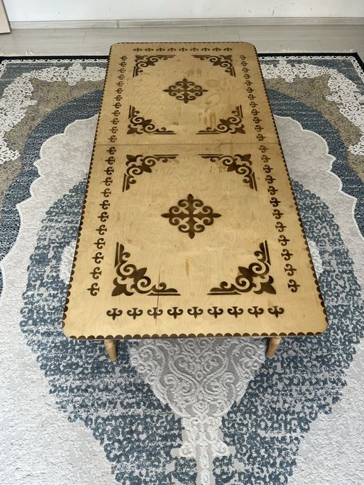 Оюлы қазақи стол сатылады (срочно)