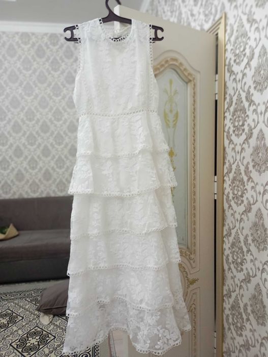 Платья вечерние.