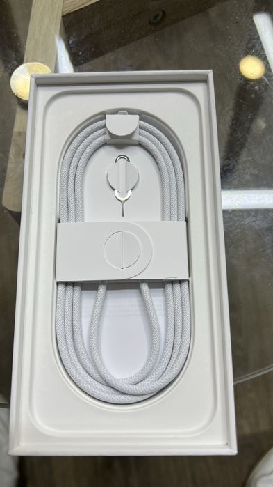 iPhone 16e 128GB - спешно