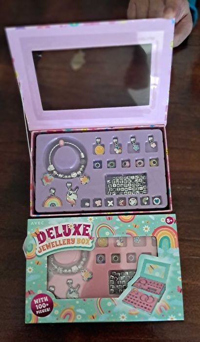 Детски комплект за гривни – Deluxe Jewellery Box (100+ части) – нов