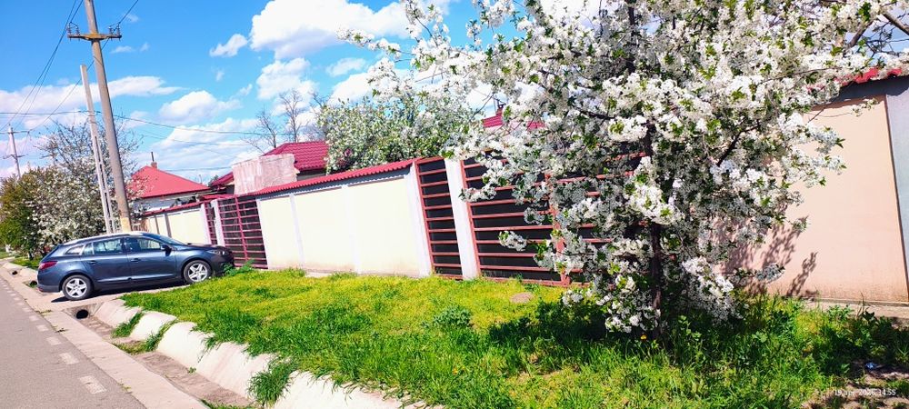 Casa de vânzare cu teren