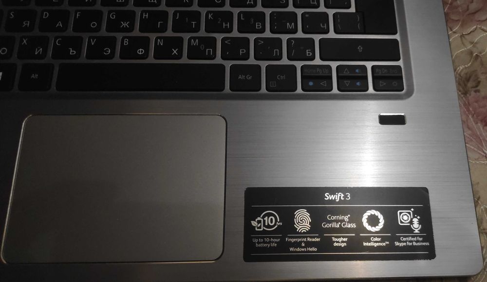 Продавам лаптоп ACER Swift SF314-52-584N 14' FHD Intel I5 8/256GB W10