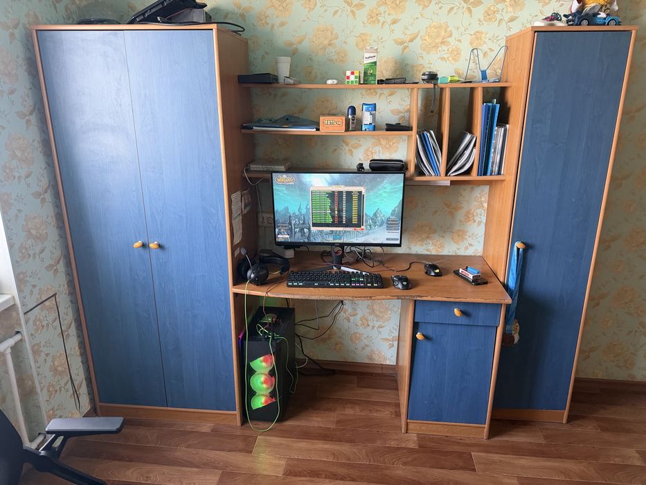 Продам шкаф с рабочим столом