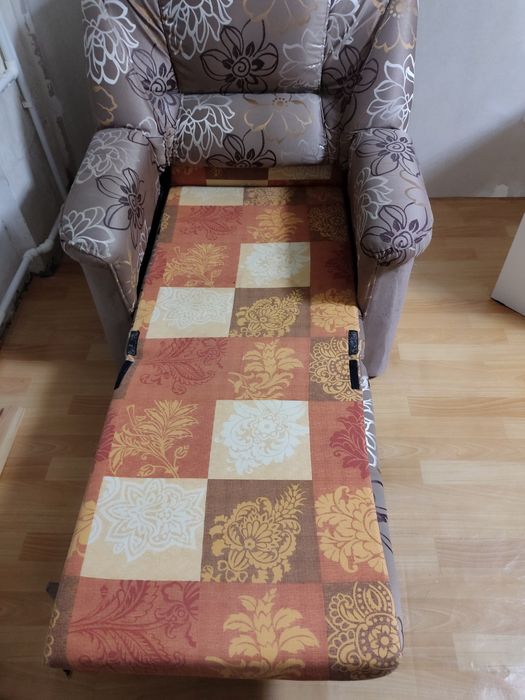 Продам диваны 3 2 1