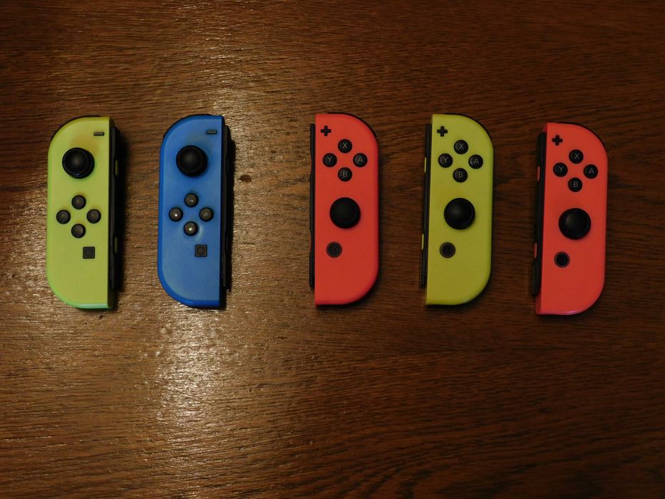 Consolă Nintendo Switch + 5 jocuri originale pe suport fizic (5 carduri) + accesorii complete