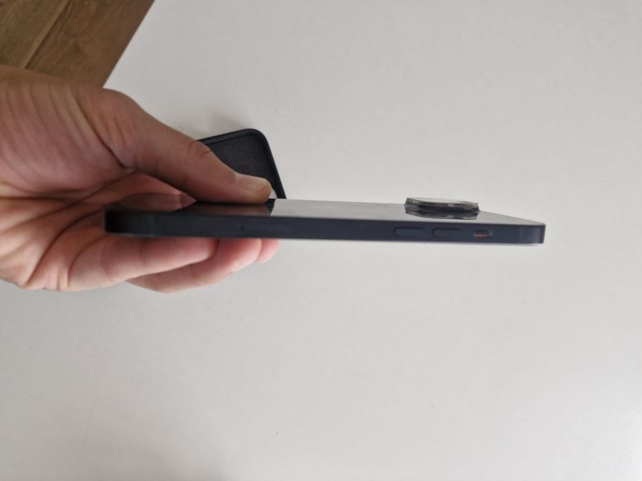 Vand Iphone 14 plus 256 Gb, cu display fisurat + casti