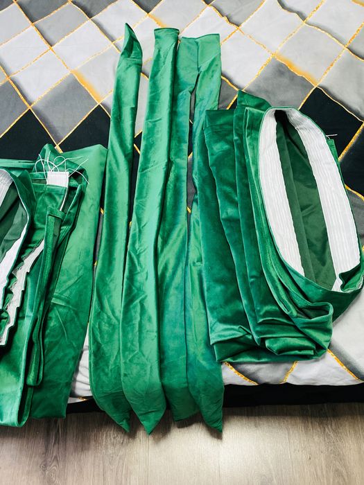 Draperii verde smarald