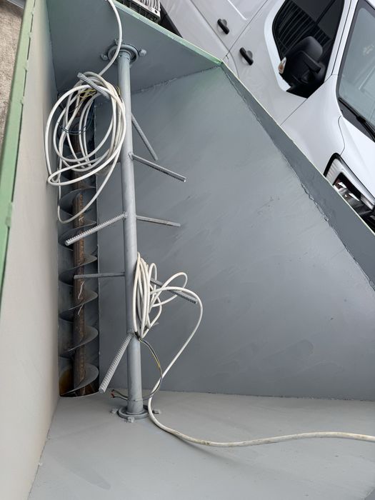 Presa peleti de 60 Kw cu bazincu snec de alimentare si racitor peleti,