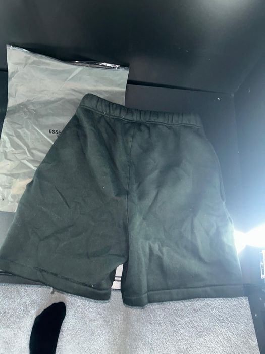 pantaloni essentials