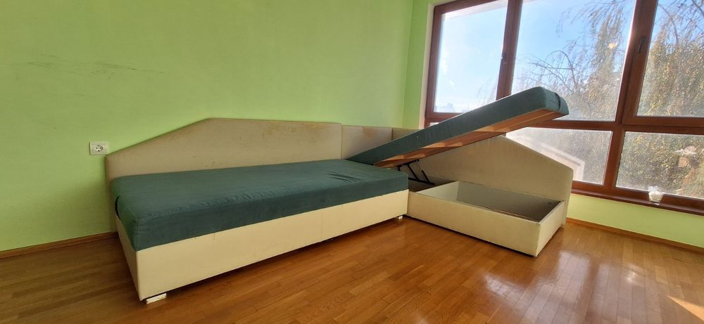 Продавам ъглов диван, запазен