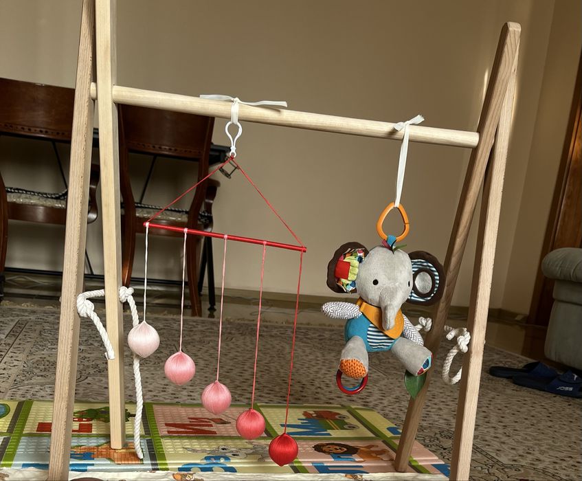 Мобили монтессори с деревянной стойкой