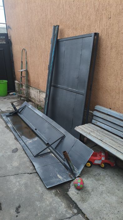 Ворота+козырек. Двух-створчатые. Врота Металические со времён СССР.