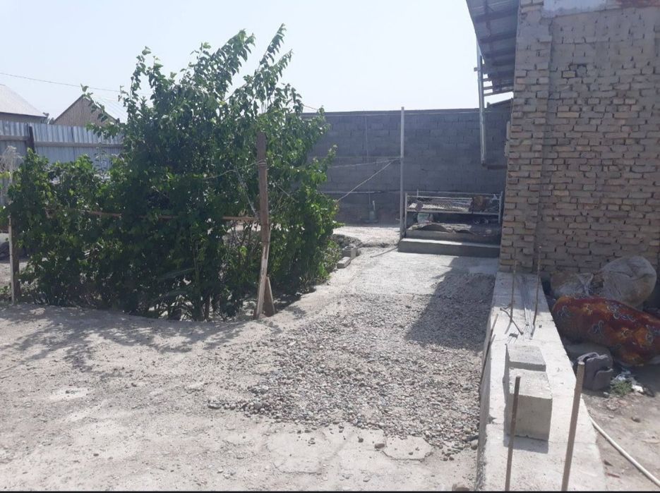 Курилиши тугалланмаган участка сотилади 2-сотх