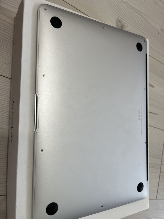 MacBook Air 13" cu intel i5