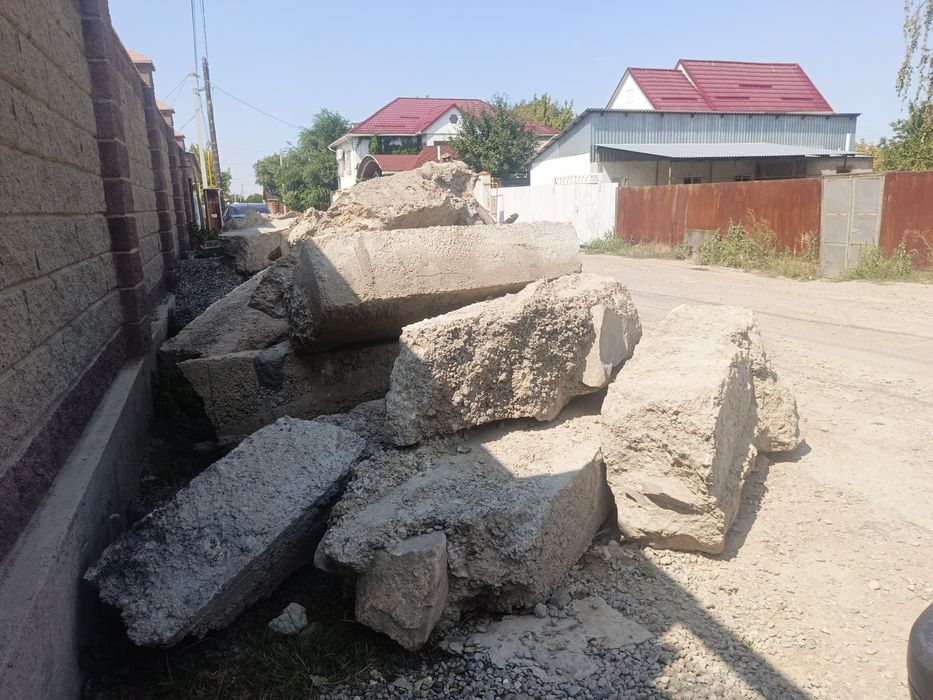 бесплатно фундаментные  плиты из под дома