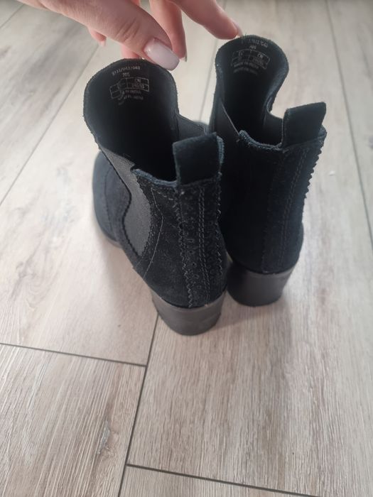 Botine din piele naturala intoarsa , marimea 37